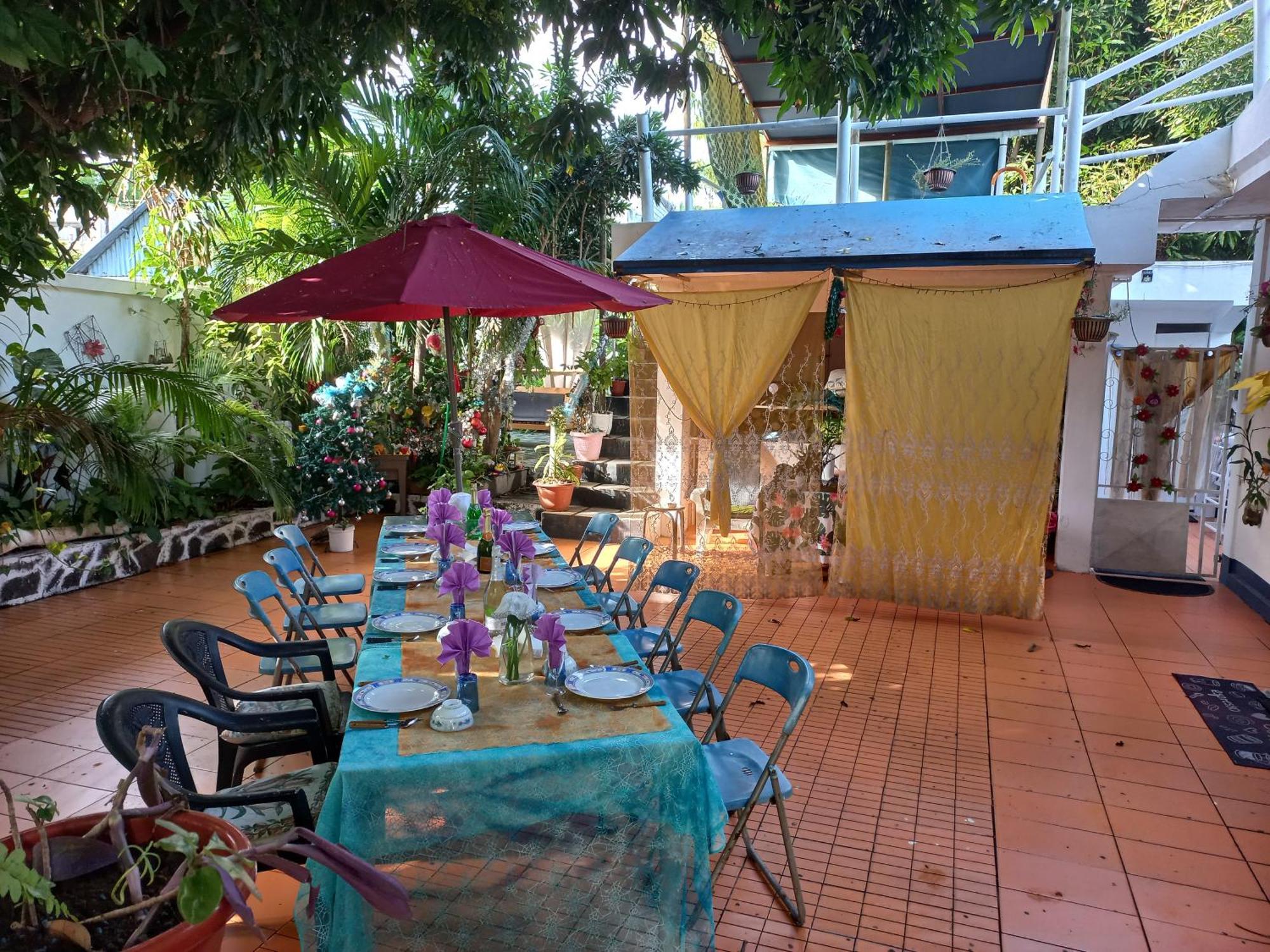 Open Air Cafe & Apartments Port Louis Exterior photo