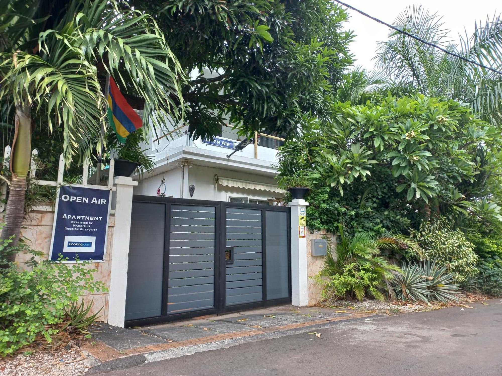 Open Air Cafe & Apartments Port Louis Exterior photo