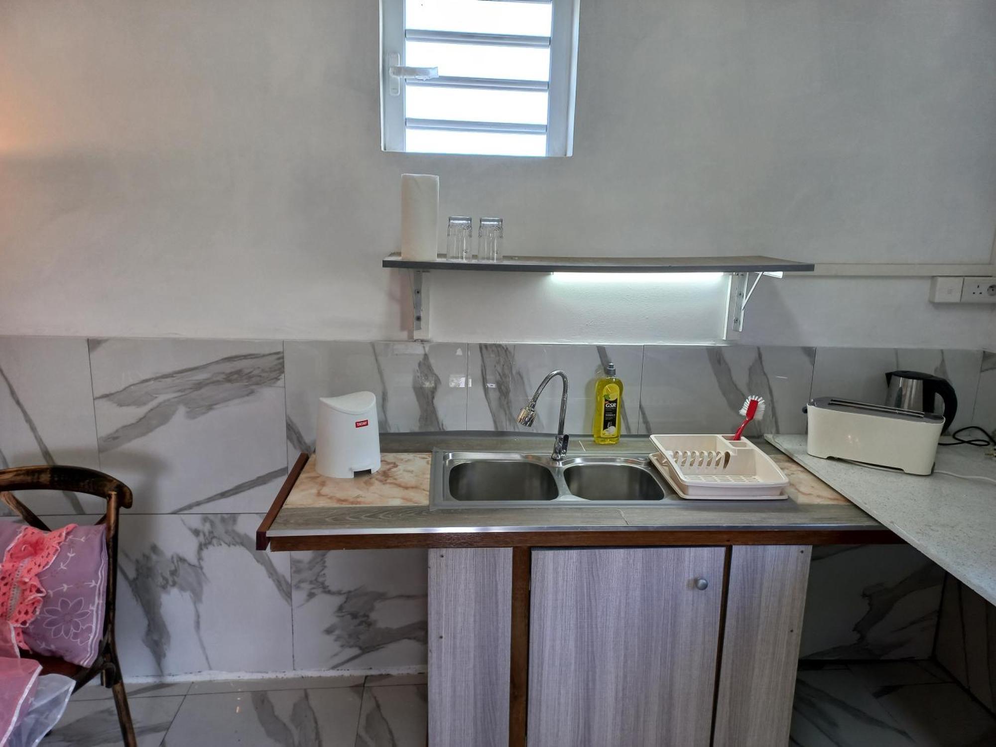 Open Air Cafe & Apartments Port Louis Room photo