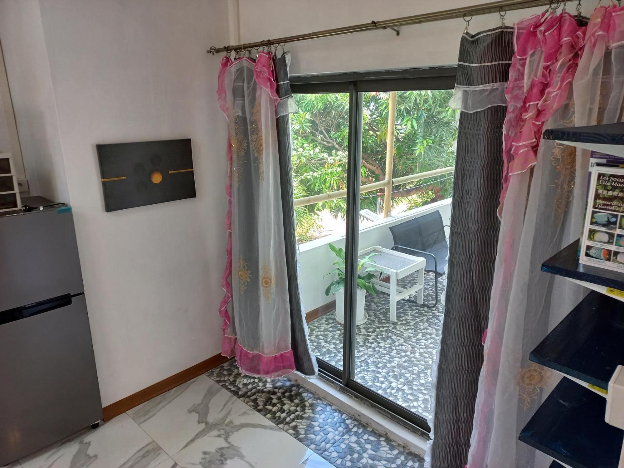 Open Air Cafe & Apartments Port Louis Room photo