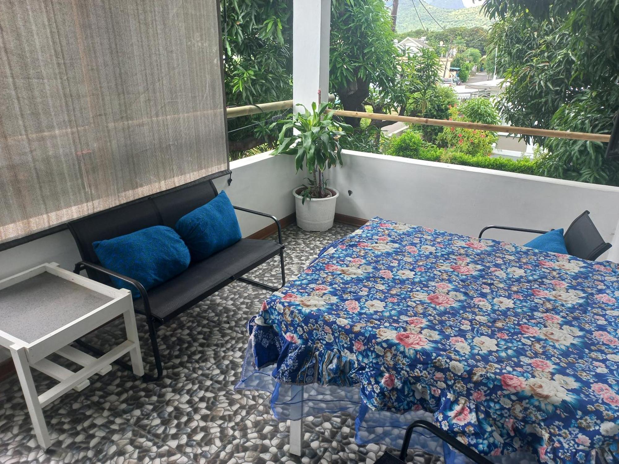 Open Air Cafe & Apartments Port Louis Room photo
