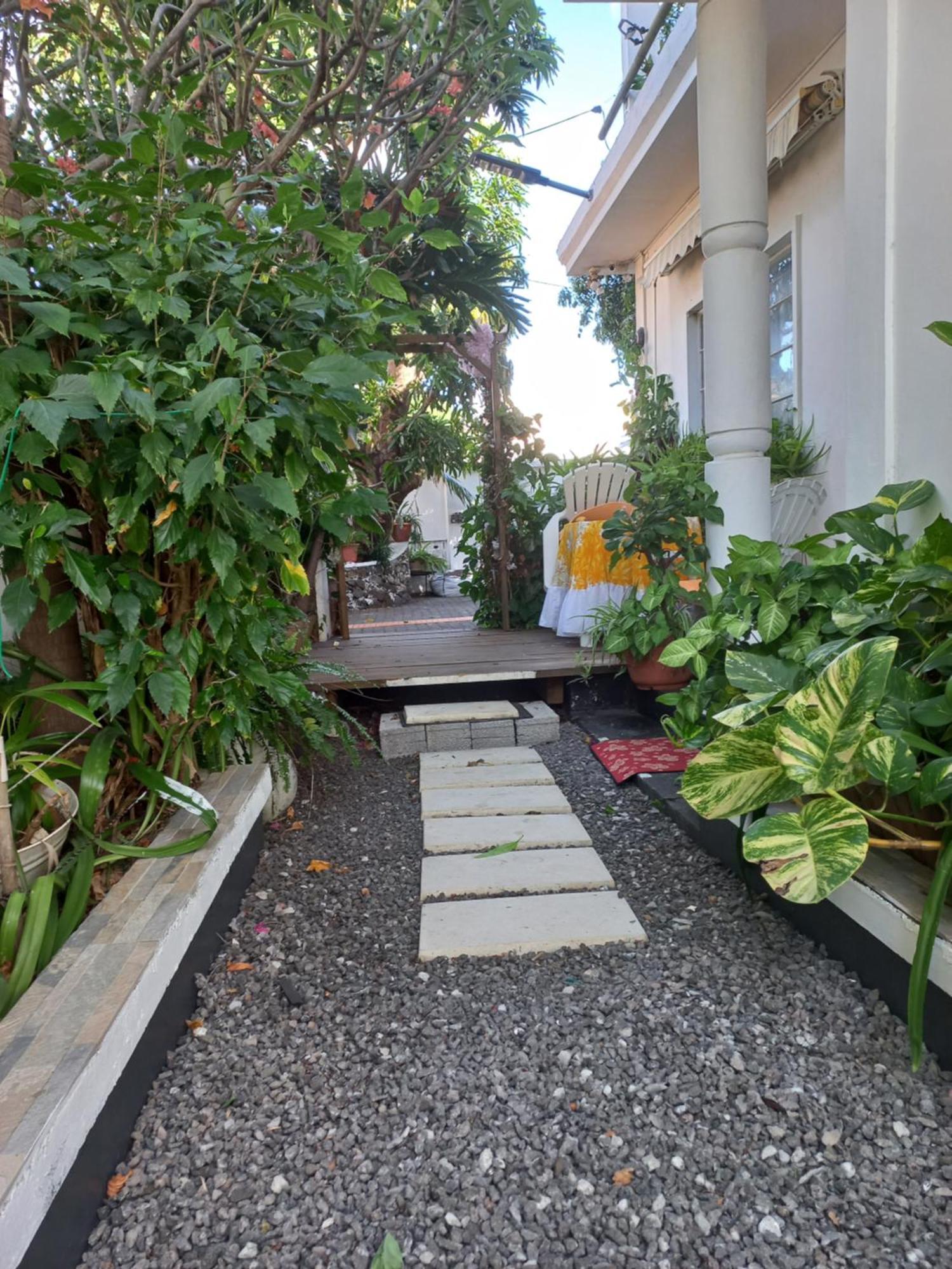 Open Air Cafe & Apartments Port Louis Exterior photo