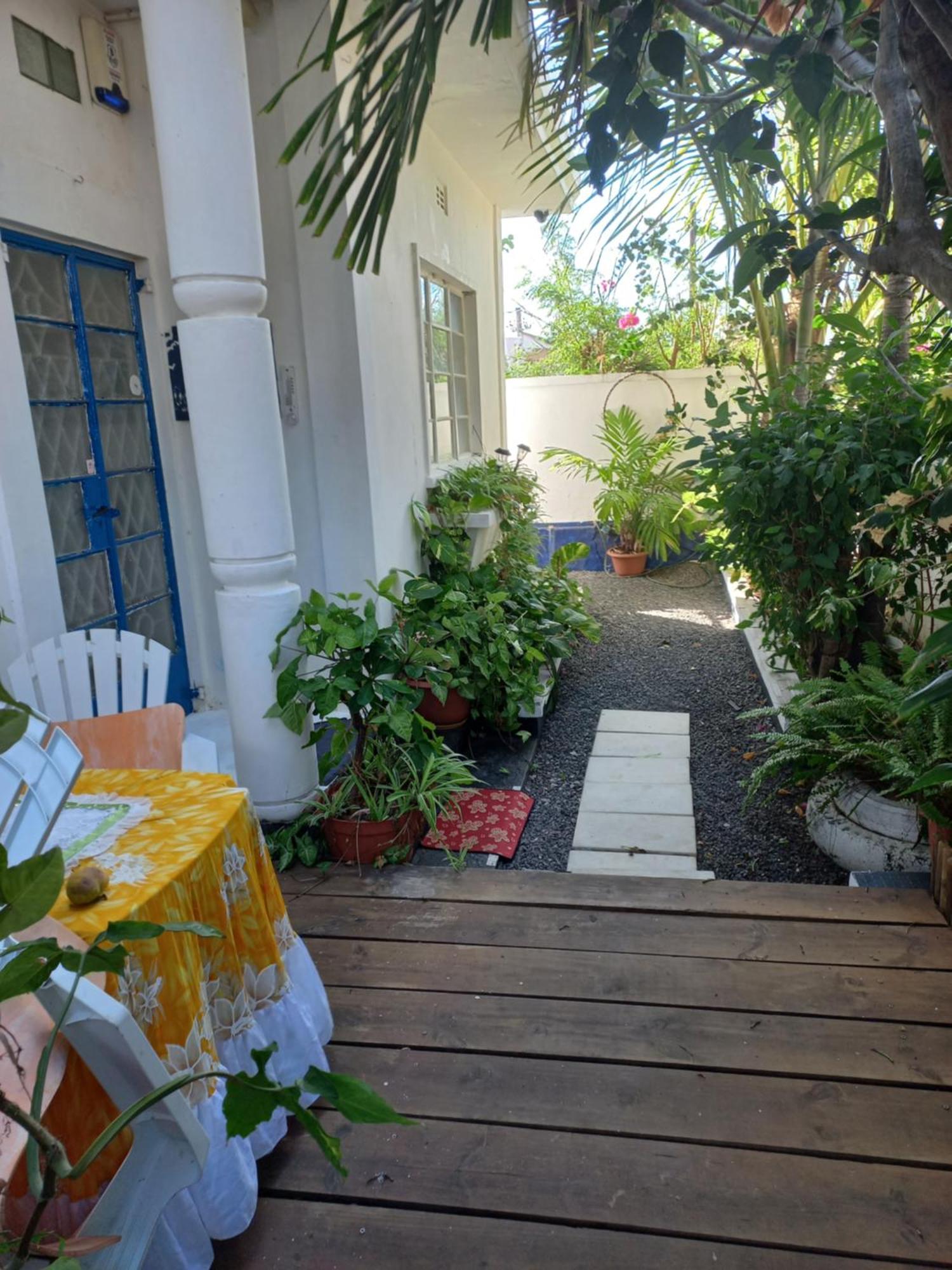Open Air Cafe & Apartments Port Louis Exterior photo