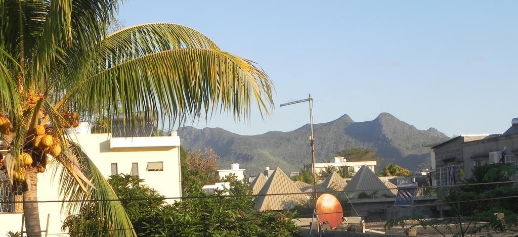 Open Air Cafe & Apartments Port Louis Exterior photo